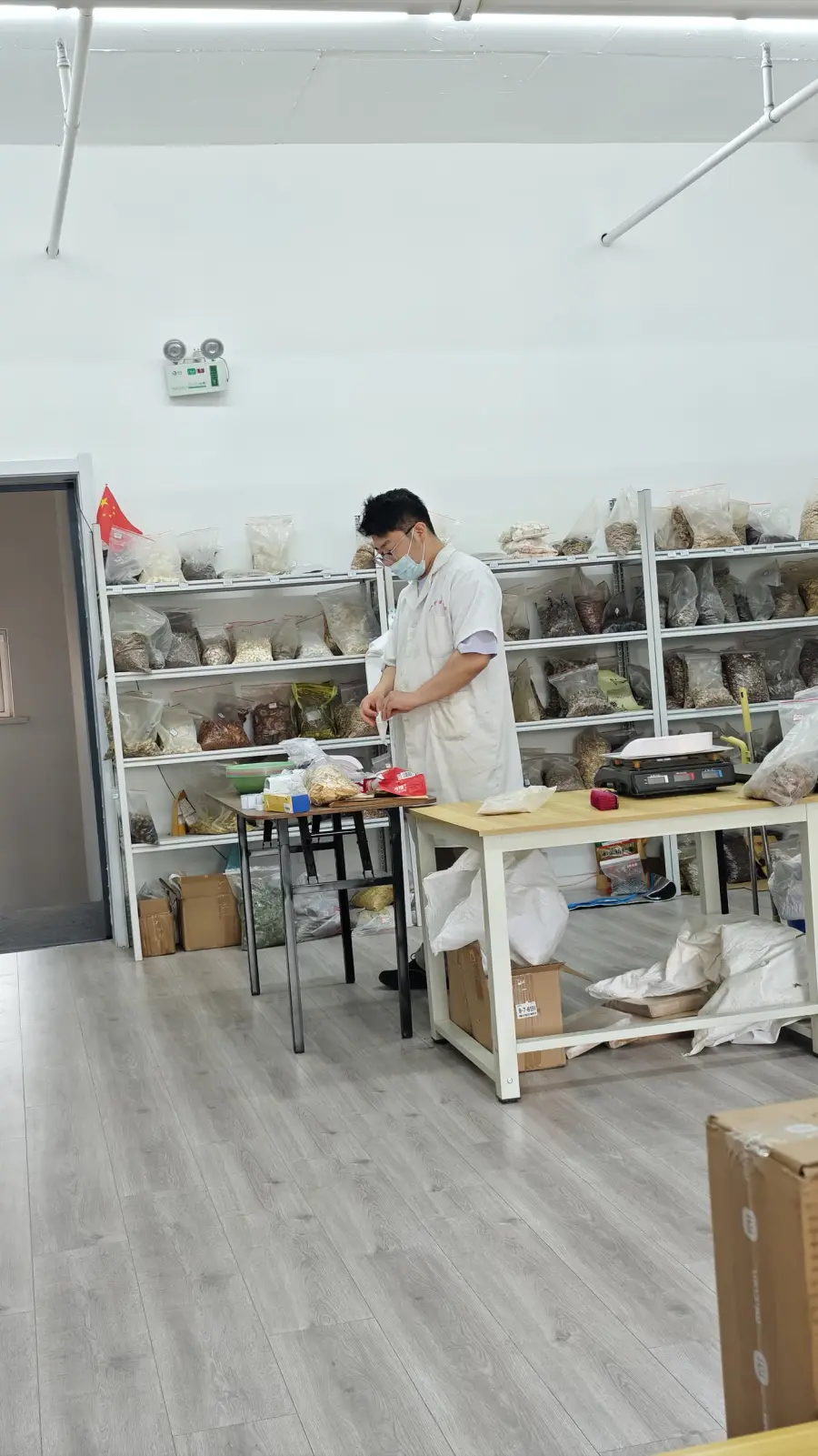 瑞蚨堂药房配药现场