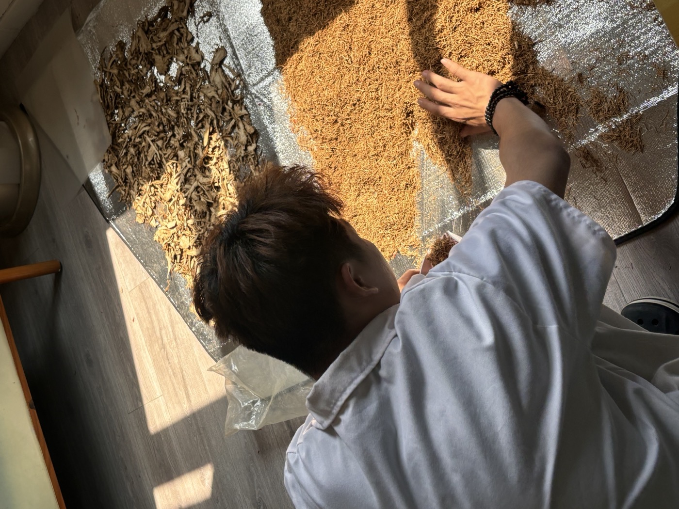 夏季闷热潮湿时，面诊前可以记录哪些变化