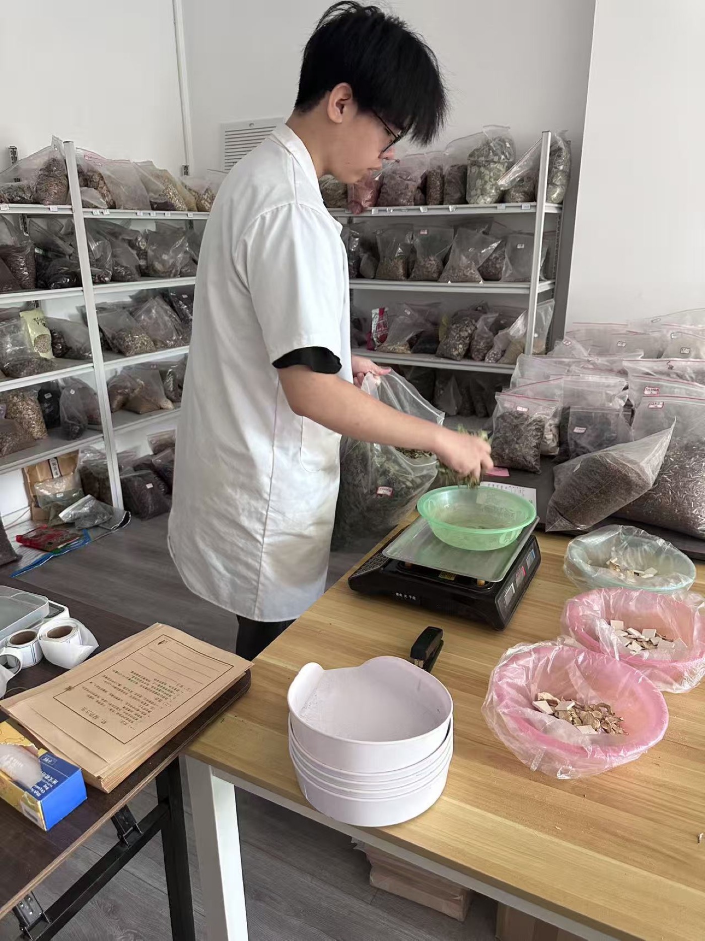 瑞蚨堂药房称量现场